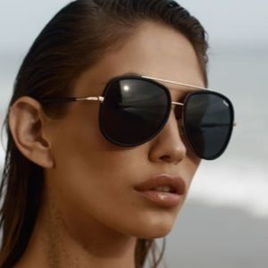 🔥 Quay Sunglasses 🕶 Needing Fame blk/gold